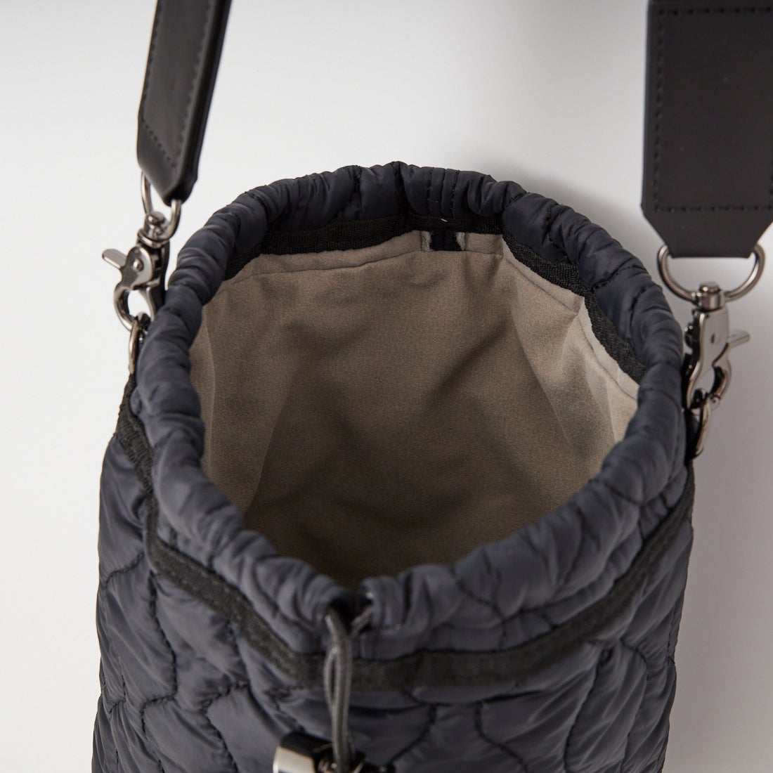 A SCENE [エーシーン] キルト巾着ショルダーバッグ [AS04-010] BLACK