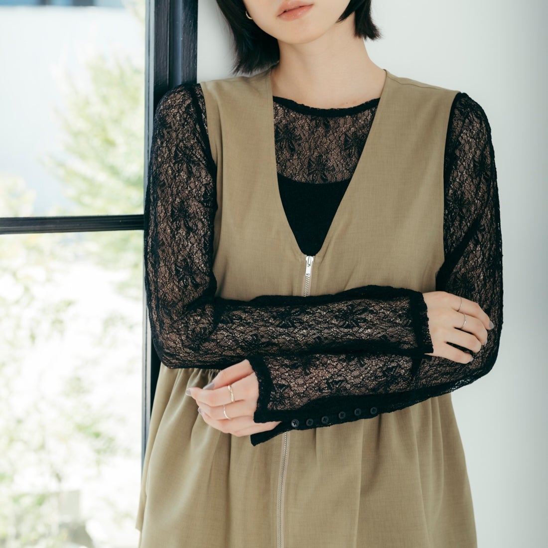 USINE [ユジーヌ] 機能素材ギャザーペプラムベスト [21267056] 033 ﾍﾞｰｼﾞｭ &&モデル身長：165cm 着用サイズ：F&&