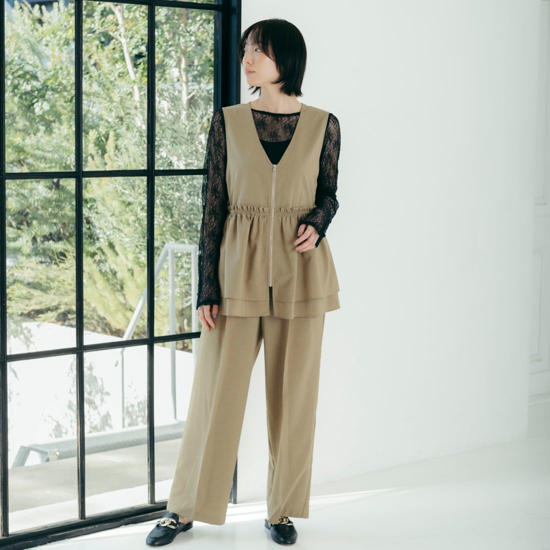 USINE [ユジーヌ] 機能素材ギャザーペプラムベスト [21267056] 033 ﾍﾞｰｼﾞｭ &&モデル身長：165cm 着用サイズ：F&&