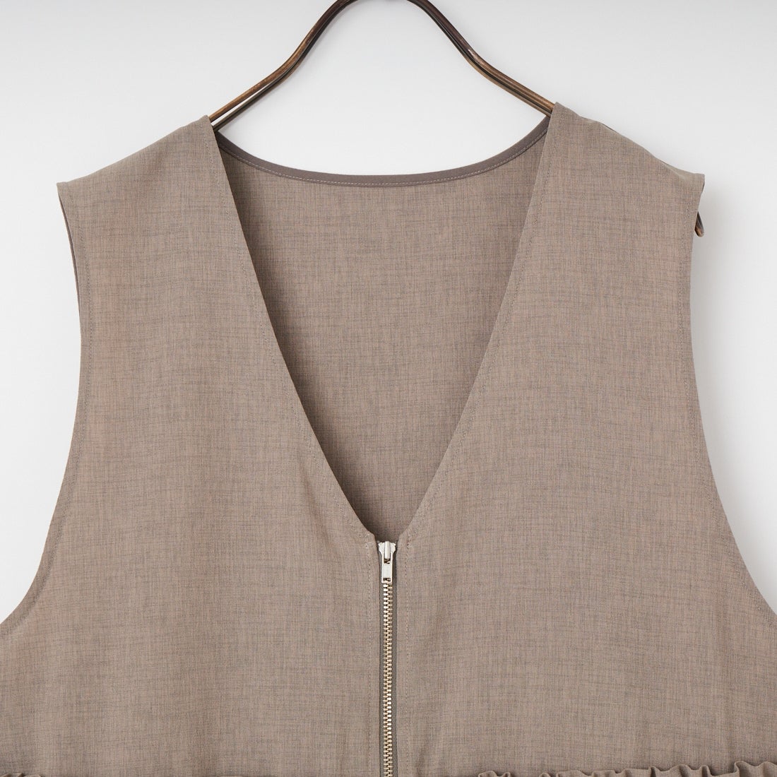 USINE [ユジーヌ] 機能素材ギャザーペプラムベスト [21267056] 035 ﾓｶ