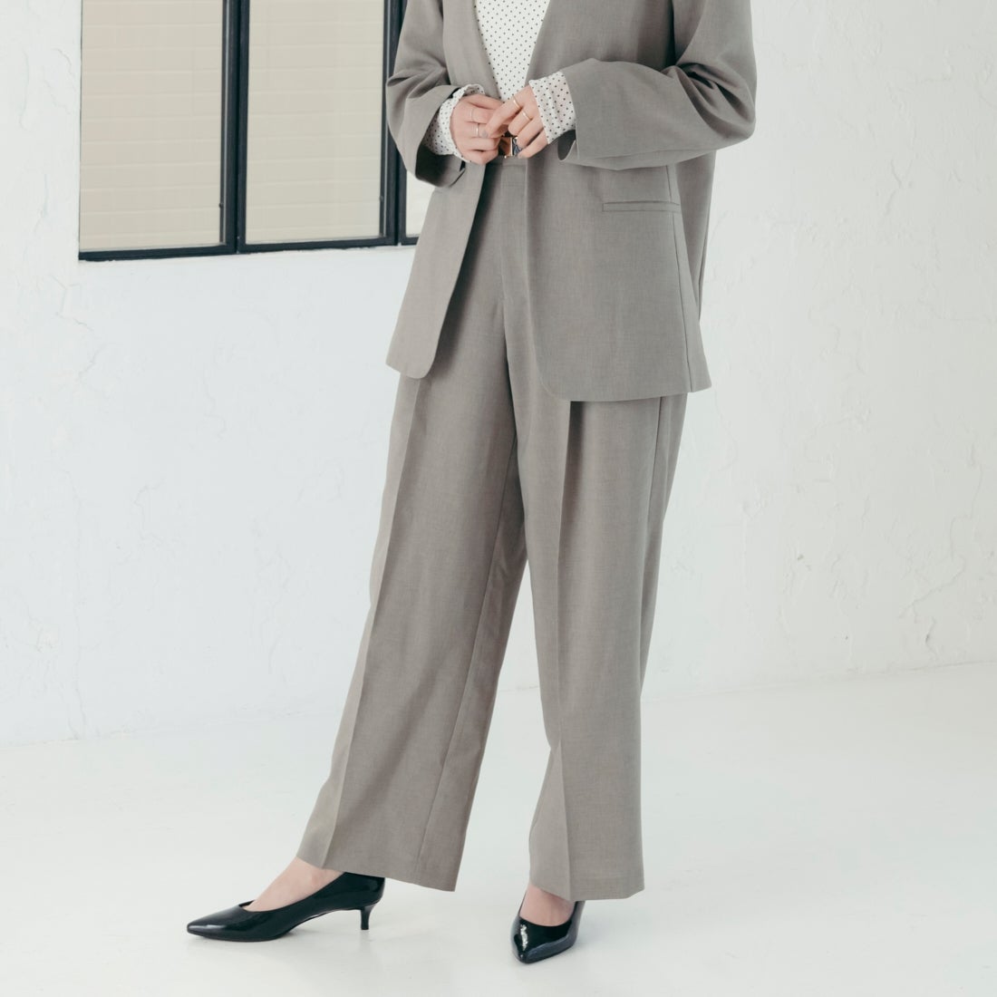 USINE [ユジーヌ] 機能素材2タックワイドパンツ [21267057] 035 ﾓｶ &&モデル身長：165cm 着用サイズ：36&&