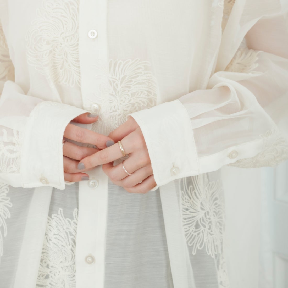 USINE [ユジーヌ] オーバーサイズドレスシャツ [21267065] 031 ﾎﾜｲﾄJQ &&モデル身長：165cm 着用サイズ：F&&