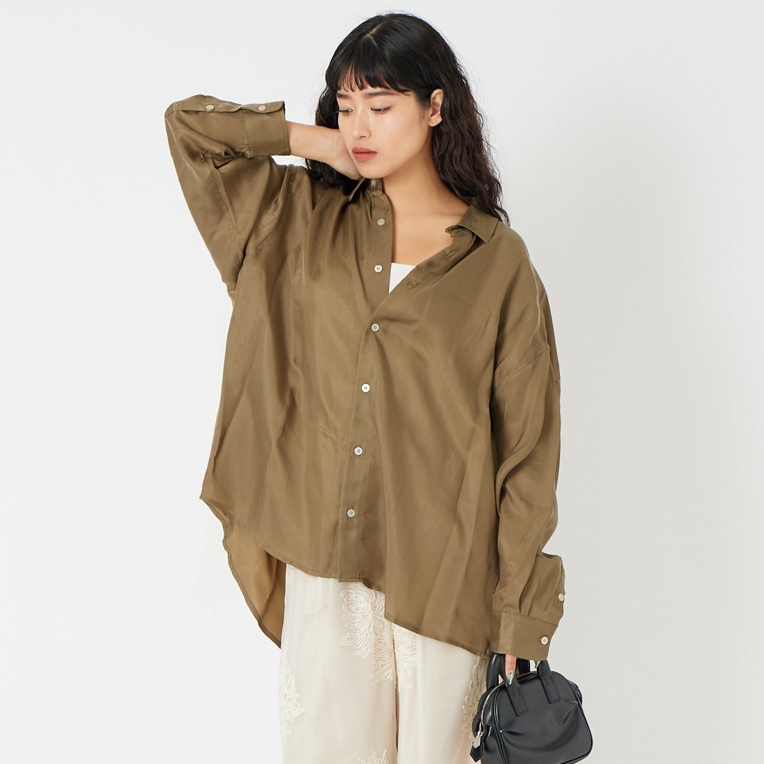 USINE [ユジーヌ] オーバーサイズドレスシャツ [21267065] 033 ﾍﾞｰｼﾞｭ &&モデル身長：162cm 着用サイズ：2&&