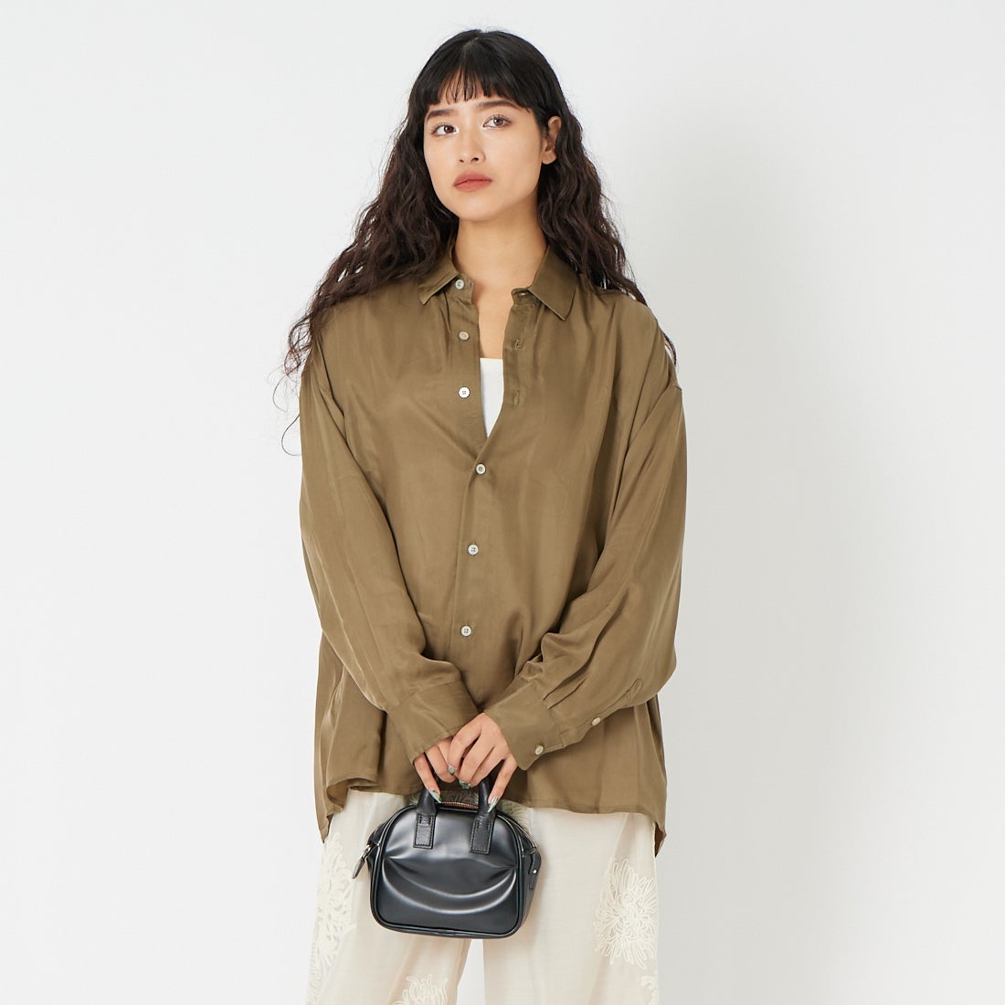 USINE [ユジーヌ] オーバーサイズドレスシャツ [21267065] 033 ﾍﾞｰｼﾞｭ &&モデル身長：162cm 着用サイズ：2&&