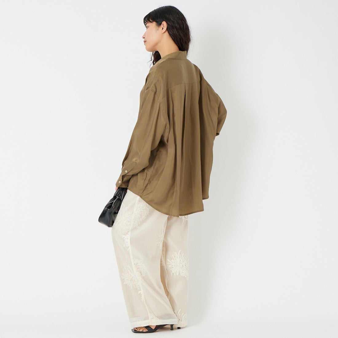 USINE [ユジーヌ] オーバーサイズドレスシャツ [21267065] 033 ﾍﾞｰｼﾞｭ &&モデル身長：162cm 着用サイズ：2&&