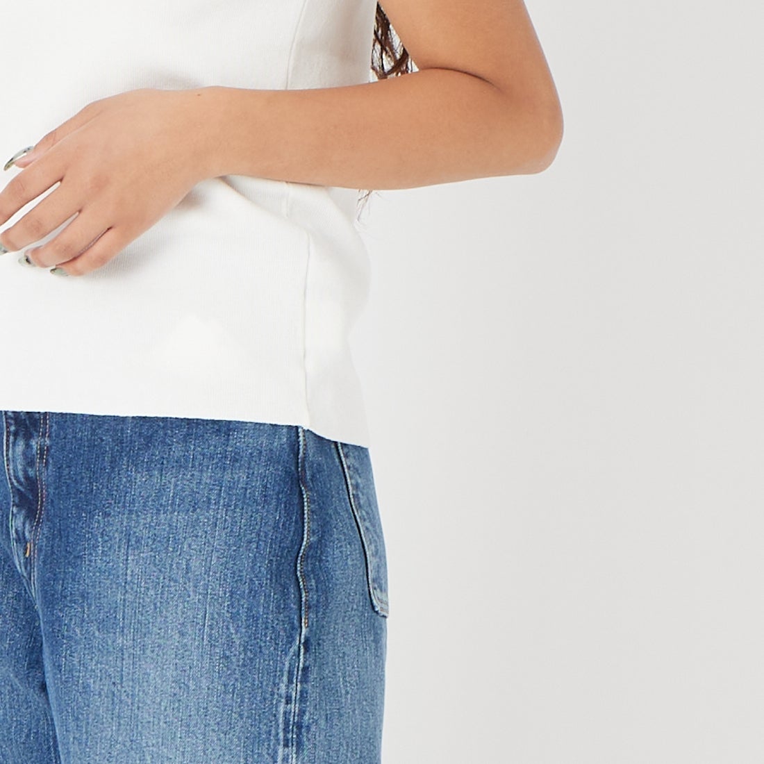 CLOCHE [クロシェ] 配色スクエアニットタンクトップ [61285581] ｵﾌ/ﾌﾞﾗｯｸ &&モデル身長：162cm 着用サイズ：2&&