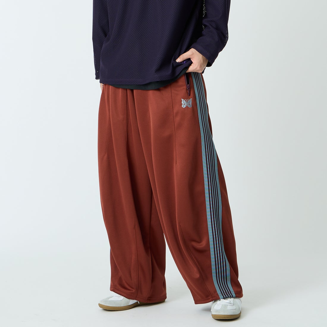 Needles [ニードルズ] ヒザデルトラックパンツ [SX410] A RUST &&モデル身長：179cm 着用サイズ：S&&