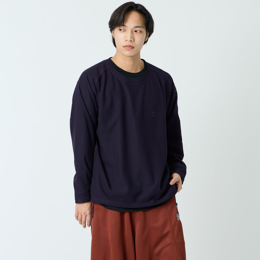 Needles [ニードルズ] ロングスリーブUネックTシャツ [SX433] B EGGPLANT &&モデル身長：179cm 着用サイズ：M&&
