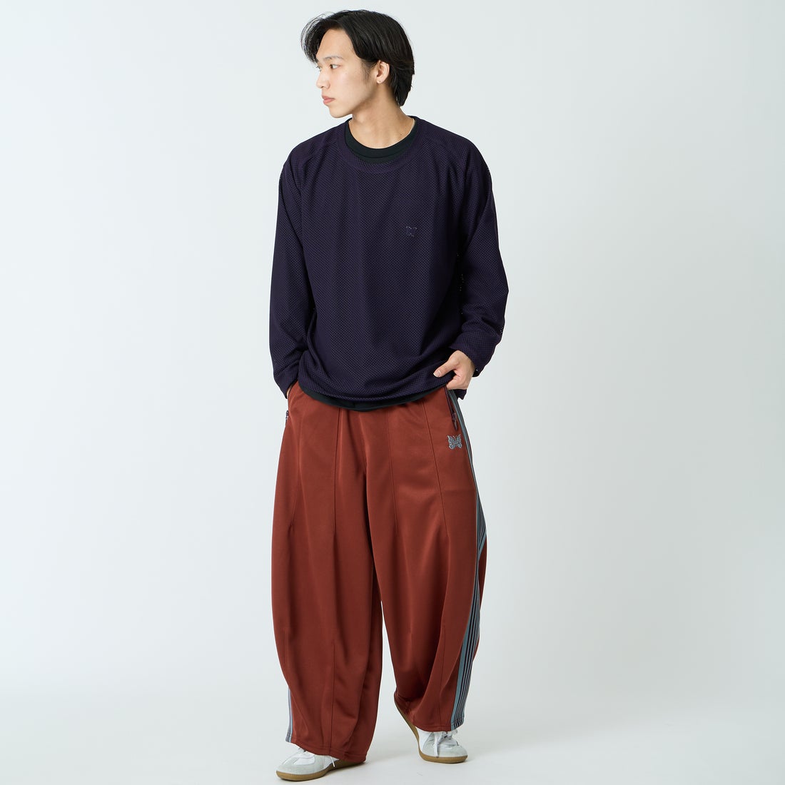 Needles [ニードルズ] ロングスリーブUネックTシャツ [SX433] B EGGPLANT &&モデル身長：179cm 着用サイズ：M&&