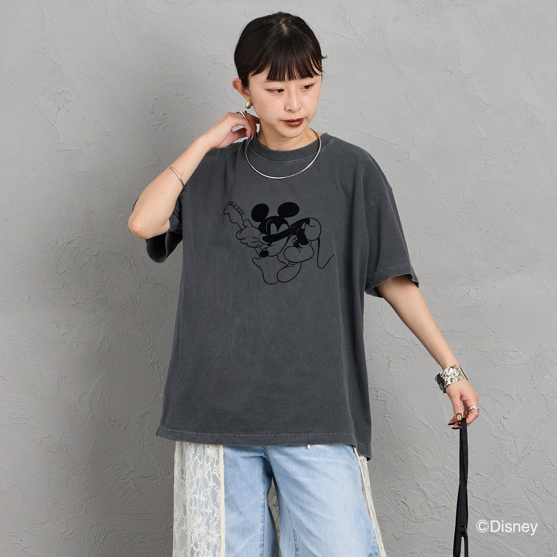 GOOD ROCK SPEED [グッドロックスピード] 別注 MICKEY MOUSE / フロッキープリントTシャツ [INTN-070-JF] CHARCOAL &&モデル身長：150cm 着用サイズ：M&&