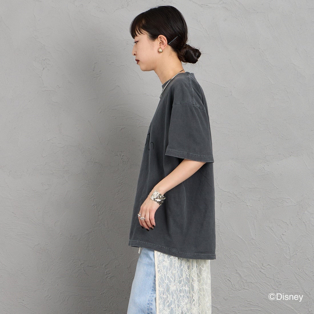 GOOD ROCK SPEED [グッドロックスピード] 別注 MICKEY MOUSE / フロッキープリントTシャツ [INTN-070-JF] CHARCOAL &&モデル身長：150cm 着用サイズ：M&&