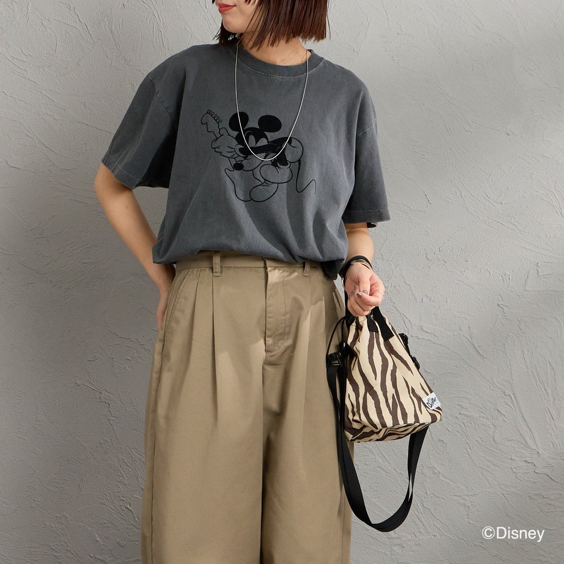 GOOD ROCK SPEED [グッドロックスピード] 別注 MICKEY MOUSE / フロッキープリントTシャツ [INTN-070-JF] CHARCOAL &&モデル身長：159cm 着用サイズ：M&&