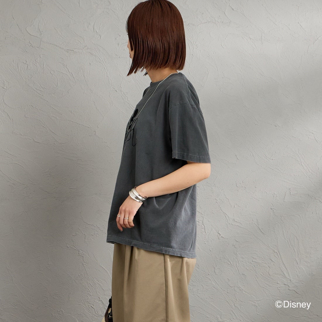 GOOD ROCK SPEED [グッドロックスピード] 別注 MICKEY MOUSE / フロッキープリントTシャツ [INTN-070-JF] CHARCOAL &&モデル身長：159cm 着用サイズ：M&&