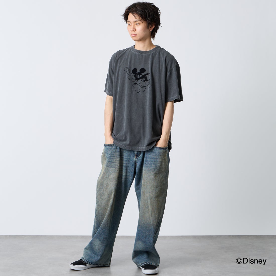 GOOD ROCK SPEED [グッドロックスピード] 別注 MICKEY MOUSE / フロッキープリントTシャツ [INTN-070-JF] CHARCOAL &&モデル身長：177cm 着用サイズ：XL&&