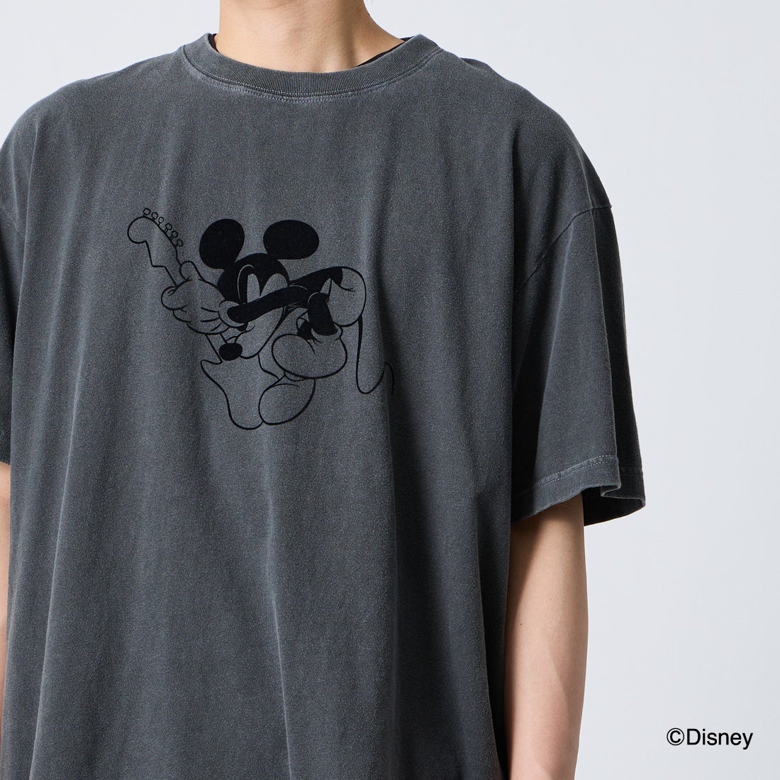 GOOD ROCK SPEED [グッドロックスピード] 別注 MICKEY MOUSE / フロッキープリントTシャツ [INTN-070-JF] CHARCOAL &&モデル身長：177cm 着用サイズ：XL&&