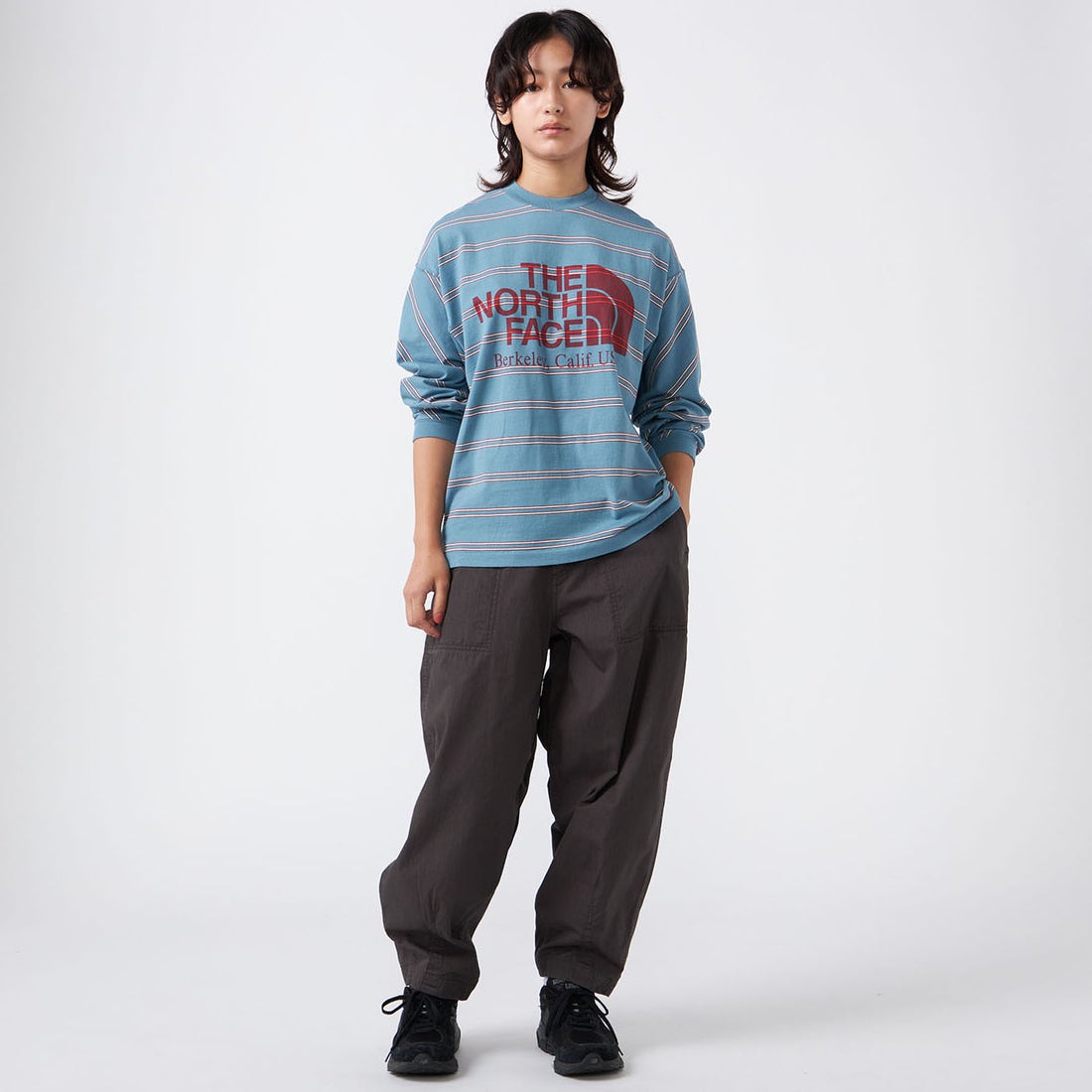 THE NORTH FACE PURPLE LABEL [ザ ノースフェイス パープルレーベル] フィールドロングスリーブストライプTシャツ [N26ST027] BL BLUE &&モデル身長：162cm 着用サイズ：WS&&