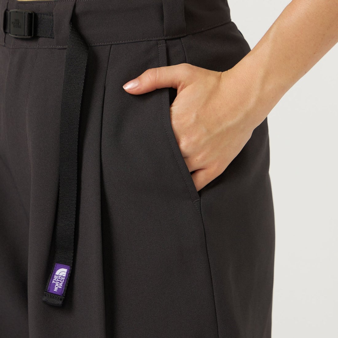 THE NORTH FACE PURPLE LABEL [ザ ノースフェイス パープルレーベル] ポリエステルトロピカル フィールドタックパンツ [N26SC065] AH ASPHALT &&モデル身長：165cm 着用サイズ：WS&&