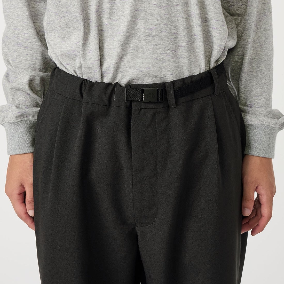 THE NORTH FACE PURPLE LABEL [ザ ノースフェイス パープルレーベル] ポリエステルトロピカル フィールドワークパンツ [N26SC064] K BLACK &&モデル身長：177cm 着用サイズ：32&&