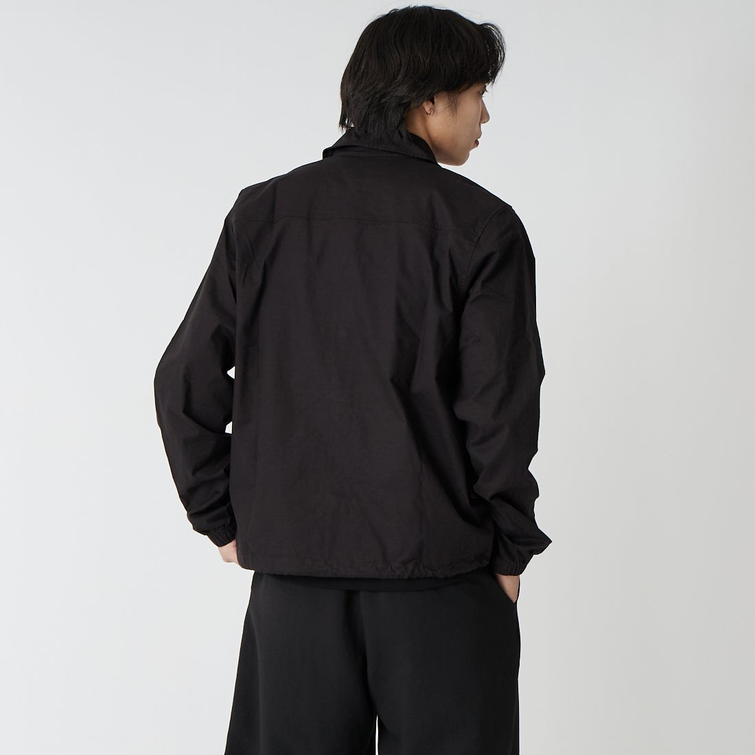 patagonia [パタゴニア] メンズ ライトウェイトオールウェア アンラインドジャケット [20465] BLK K&&モデル身長：179cm 着用サイズ：M&&