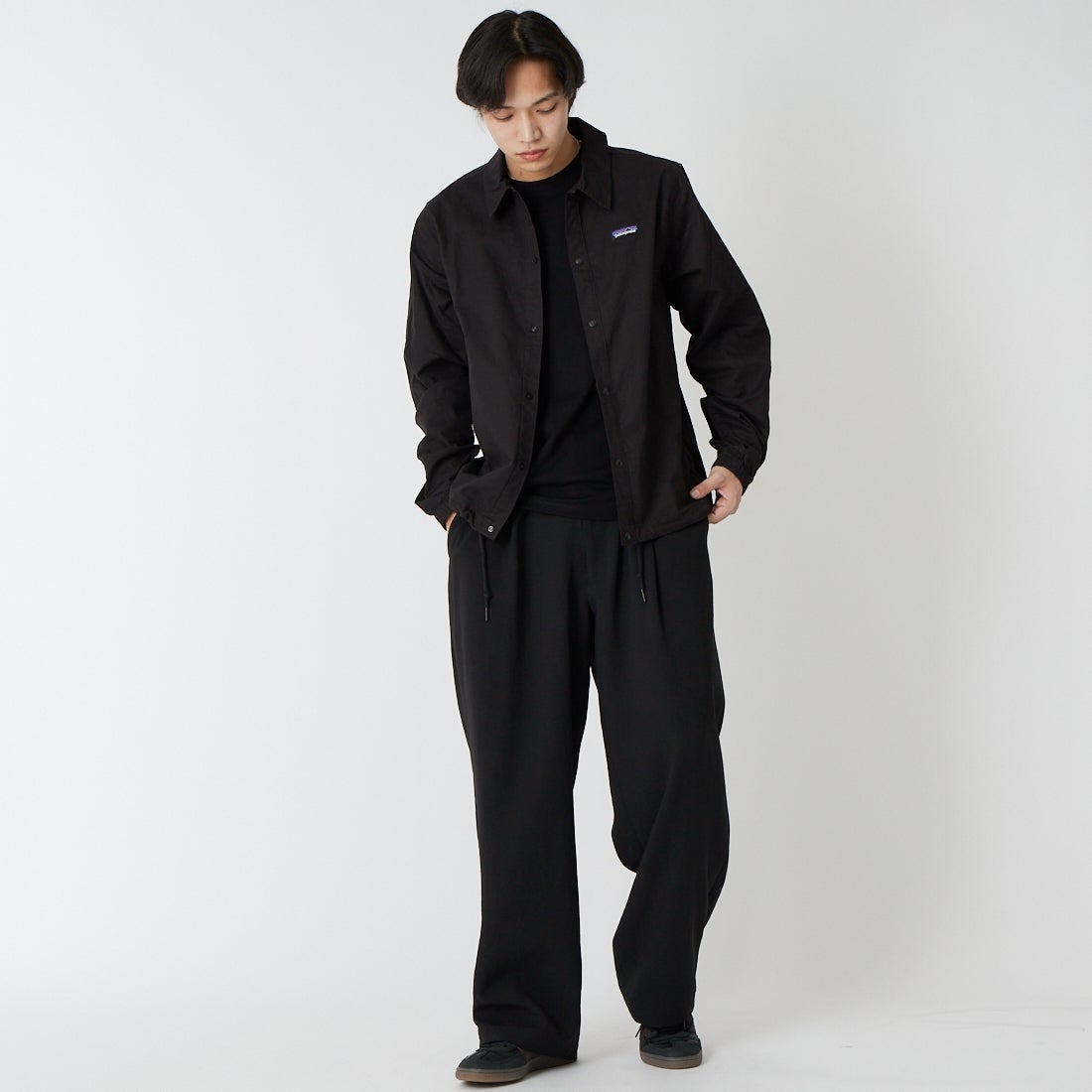 patagonia [パタゴニア] メンズ ライトウェイトオールウェア アンラインドジャケット [20465] BLK K&&モデル身長：179cm 着用サイズ：M&&