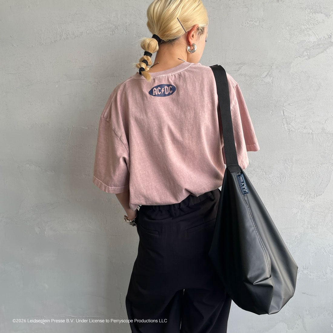 GOOD ROCK SPEED [グッドロックスピード] 別注 AC/DC ロックプリントTシャツ [INTN-023-JF] PINK &&モデル身長：150cm 着用サイズ：M&&