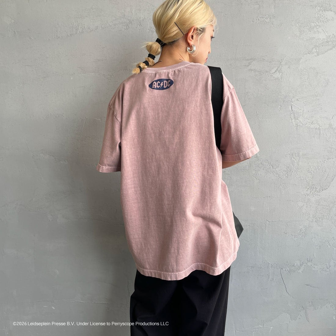 GOOD ROCK SPEED [グッドロックスピード] 別注 AC/DC ロックプリントTシャツ [INTN-023-JF] PINK &&モデル身長：150cm 着用サイズ：M&&