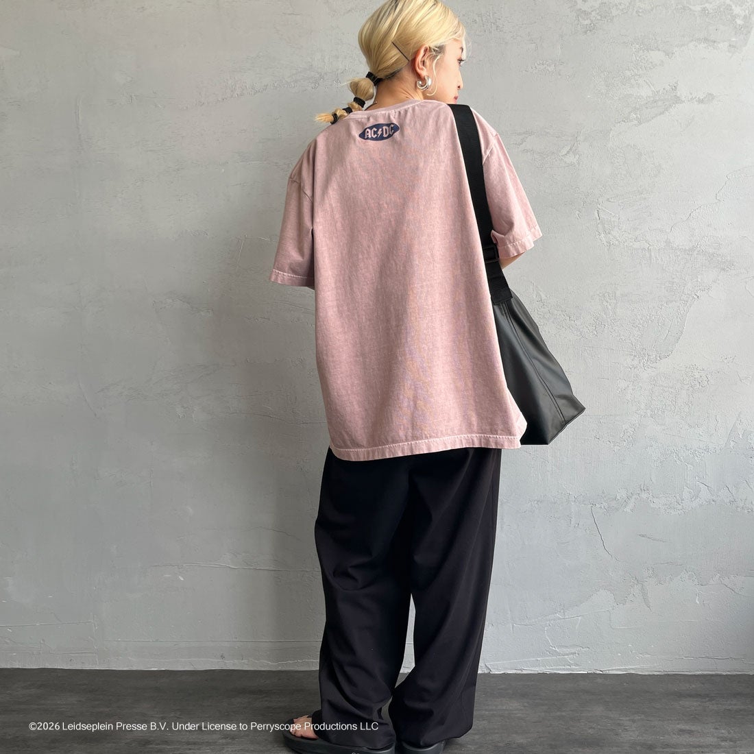 GOOD ROCK SPEED [グッドロックスピード] 別注 AC/DC ロックプリントTシャツ [INTN-023-JF] PINK &&モデル身長：150cm 着用サイズ：M&&