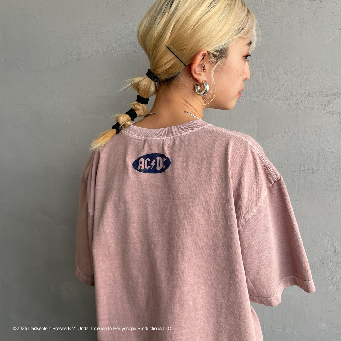 GOOD ROCK SPEED [グッドロックスピード] 別注 AC/DC ロックプリントTシャツ [INTN-023-JF] PINK &&モデル身長：150cm 着用サイズ：M&&