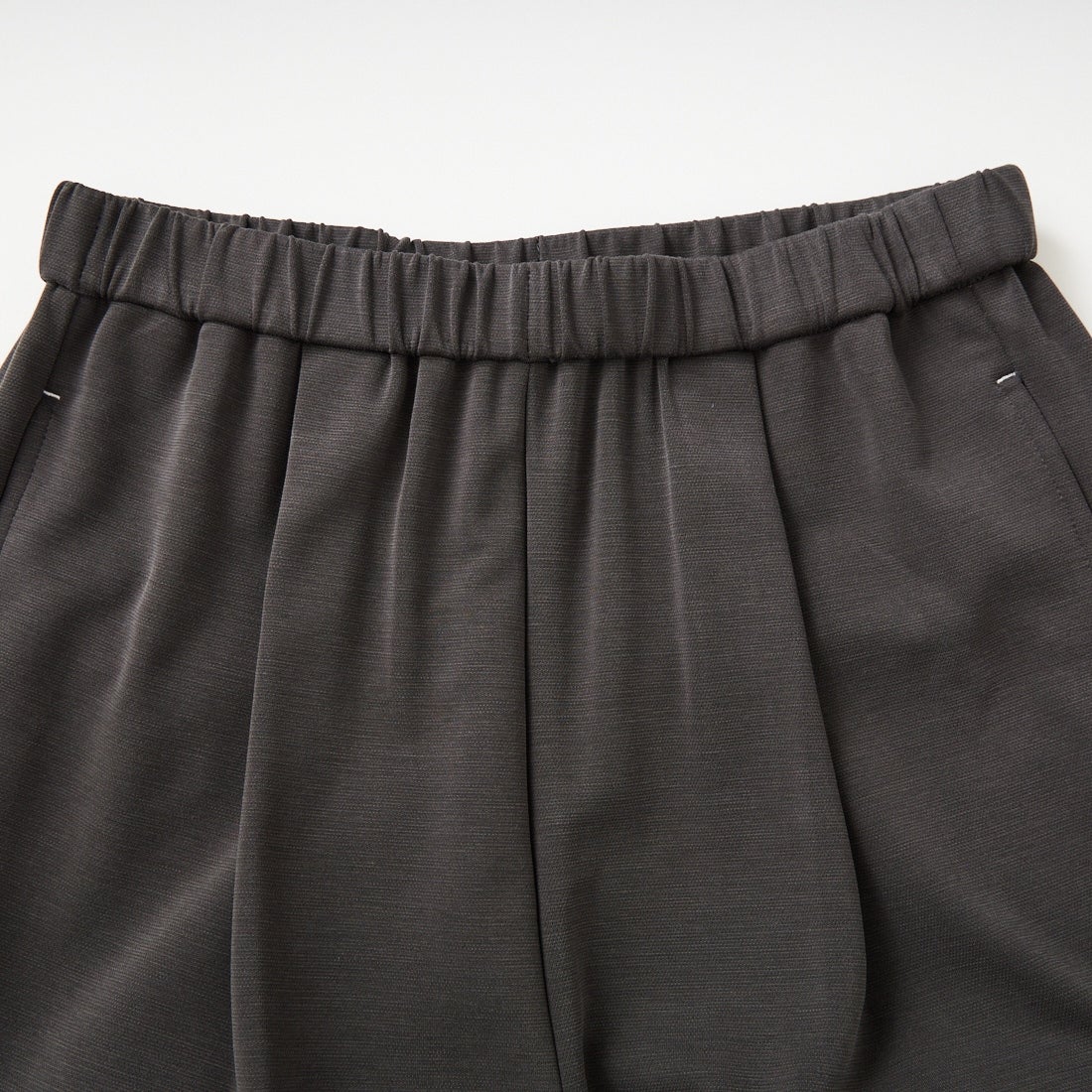 YENN [イエン] サイドスリットスラックス [Y261-32022] CHARCOAL