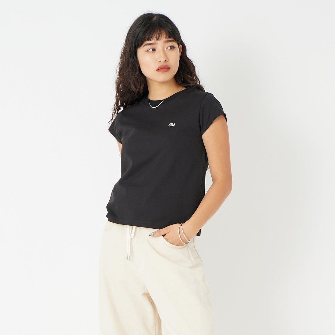 LACOSTE [ラコステ] キャップスリーブTシャツ [TF024] 031 BLACK &&モデル身長：162cm 着用サイズ：34&&