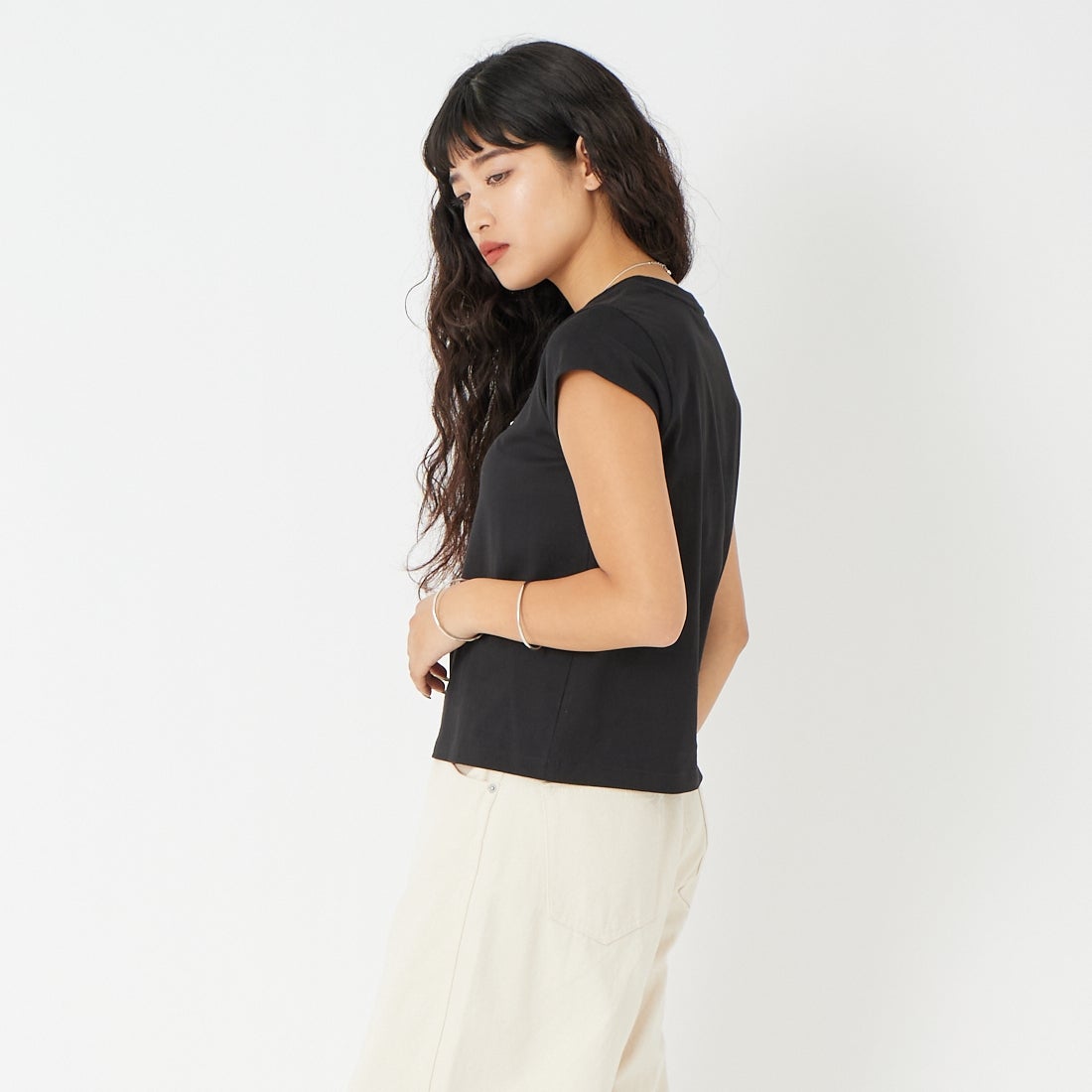 LACOSTE [ラコステ] キャップスリーブTシャツ [TF024] 031 BLACK &&モデル身長：162cm 着用サイズ：34&&