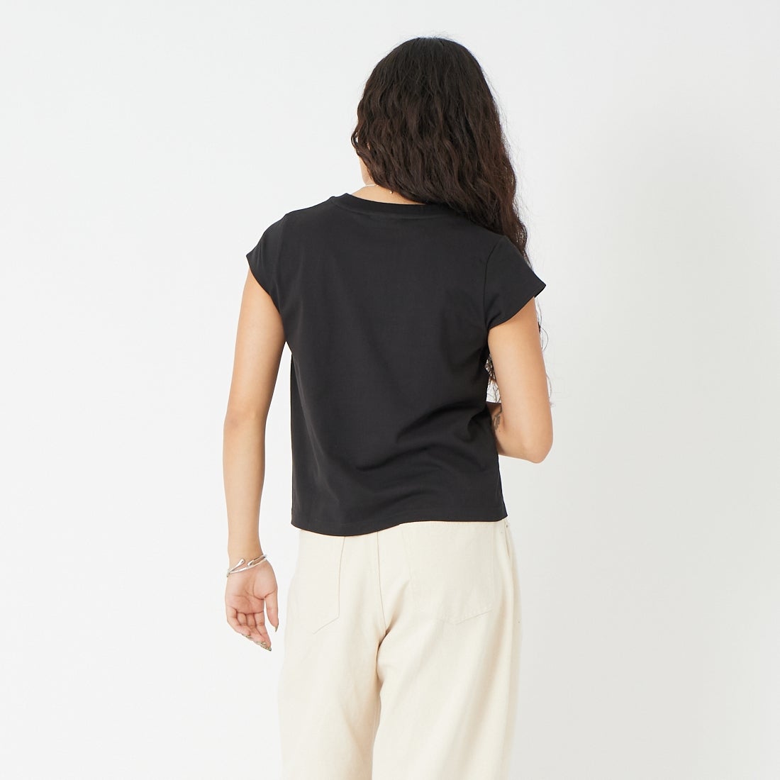 LACOSTE [ラコステ] キャップスリーブTシャツ [TF024] 031 BLACK &&モデル身長：162cm 着用サイズ：34&&