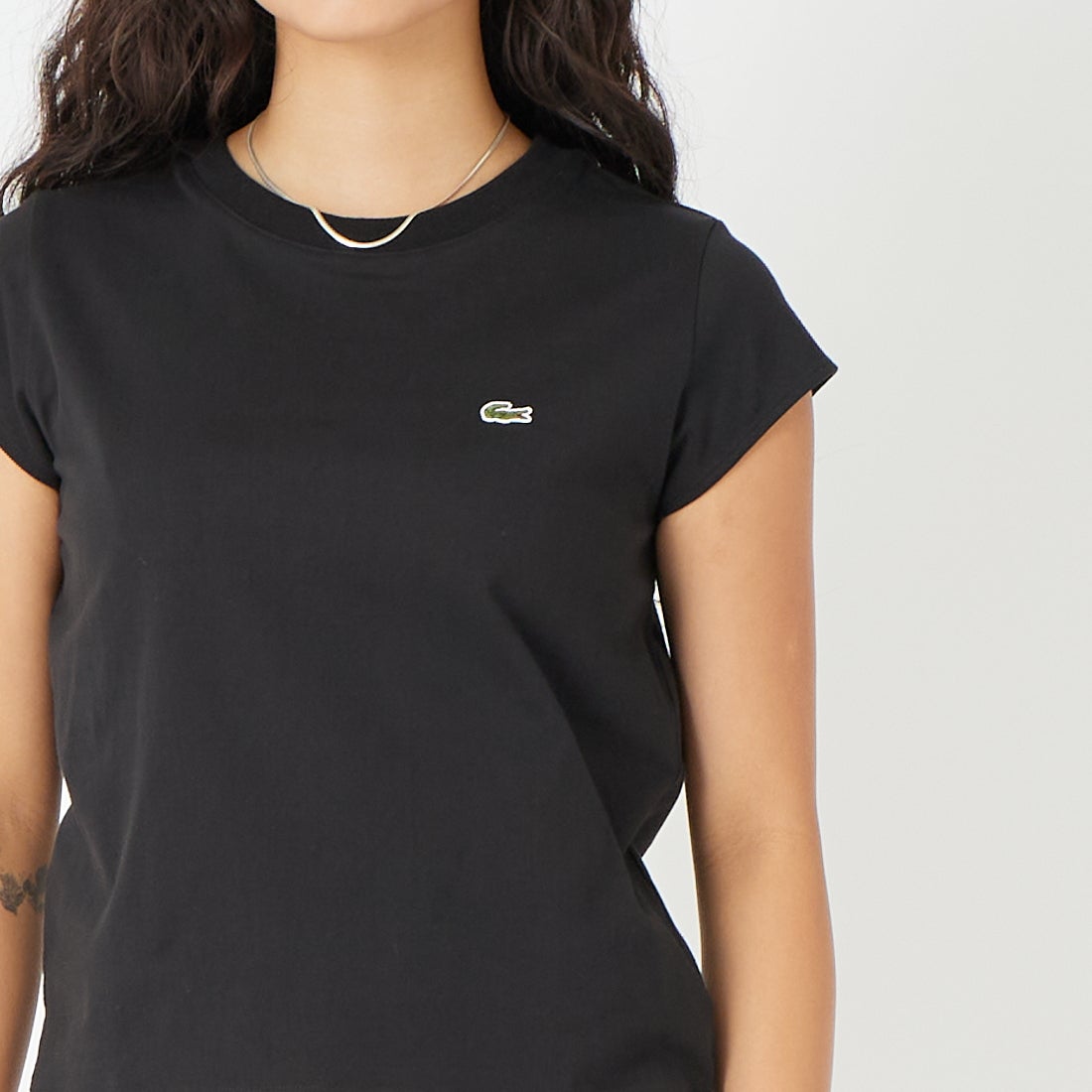 LACOSTE [ラコステ] キャップスリーブTシャツ [TF024] 031 BLACK &&モデル身長：162cm 着用サイズ：34&&