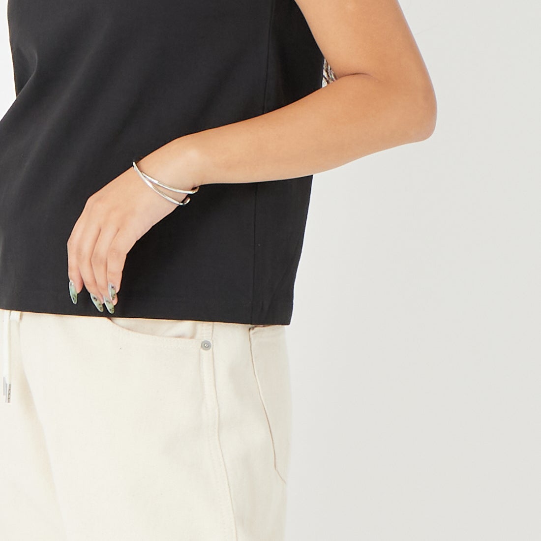 LACOSTE [ラコステ] キャップスリーブTシャツ [TF024] 031 BLACK &&モデル身長：162cm 着用サイズ：34&&