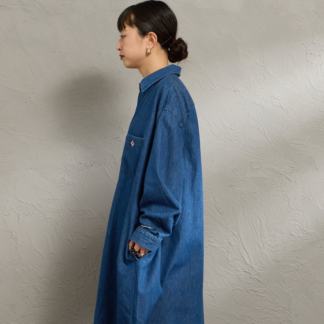 DANTON [ダントン] デニムダンガリー レギュラーカラーシャツワンピース [DT-G0115DUG] LT.INDIGO &&モデル身長：150cm 着用サイズ：36&&