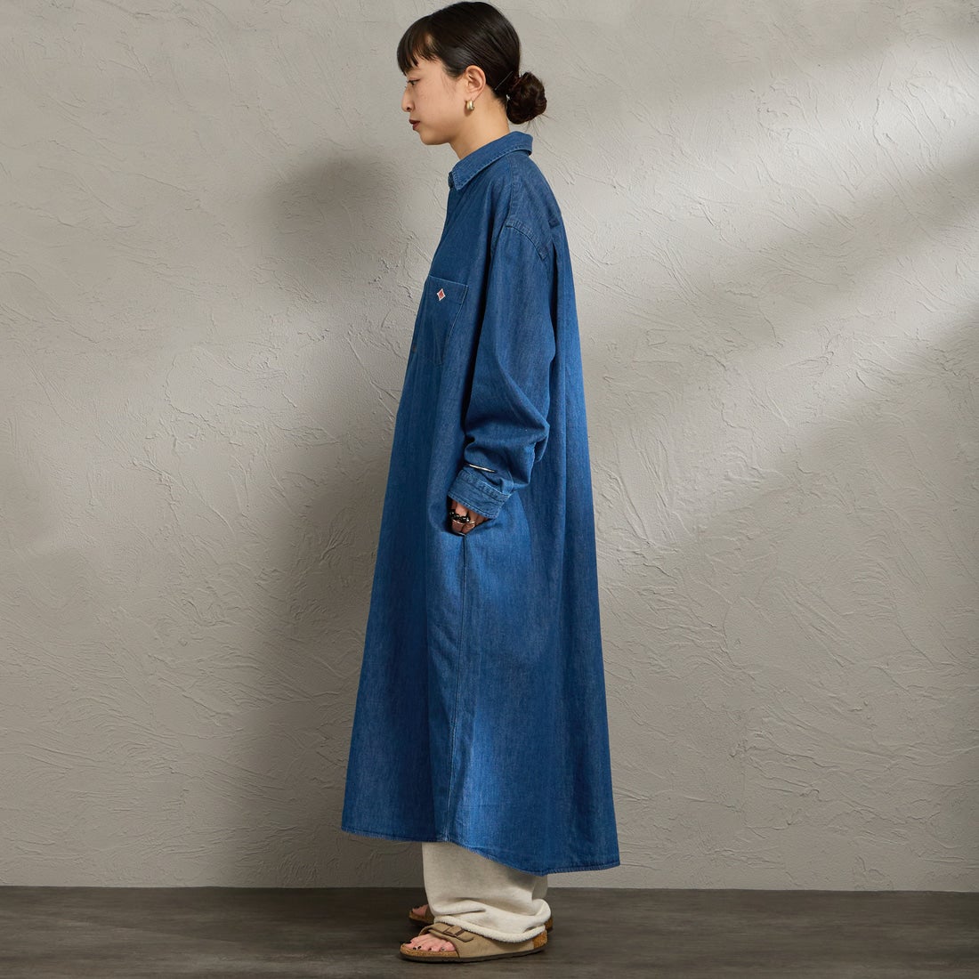 DANTON [ダントン] デニムダンガリー レギュラーカラーシャツワンピース [DT-G0115DUG] LT.INDIGO &&モデル身長：150cm 着用サイズ：36&&