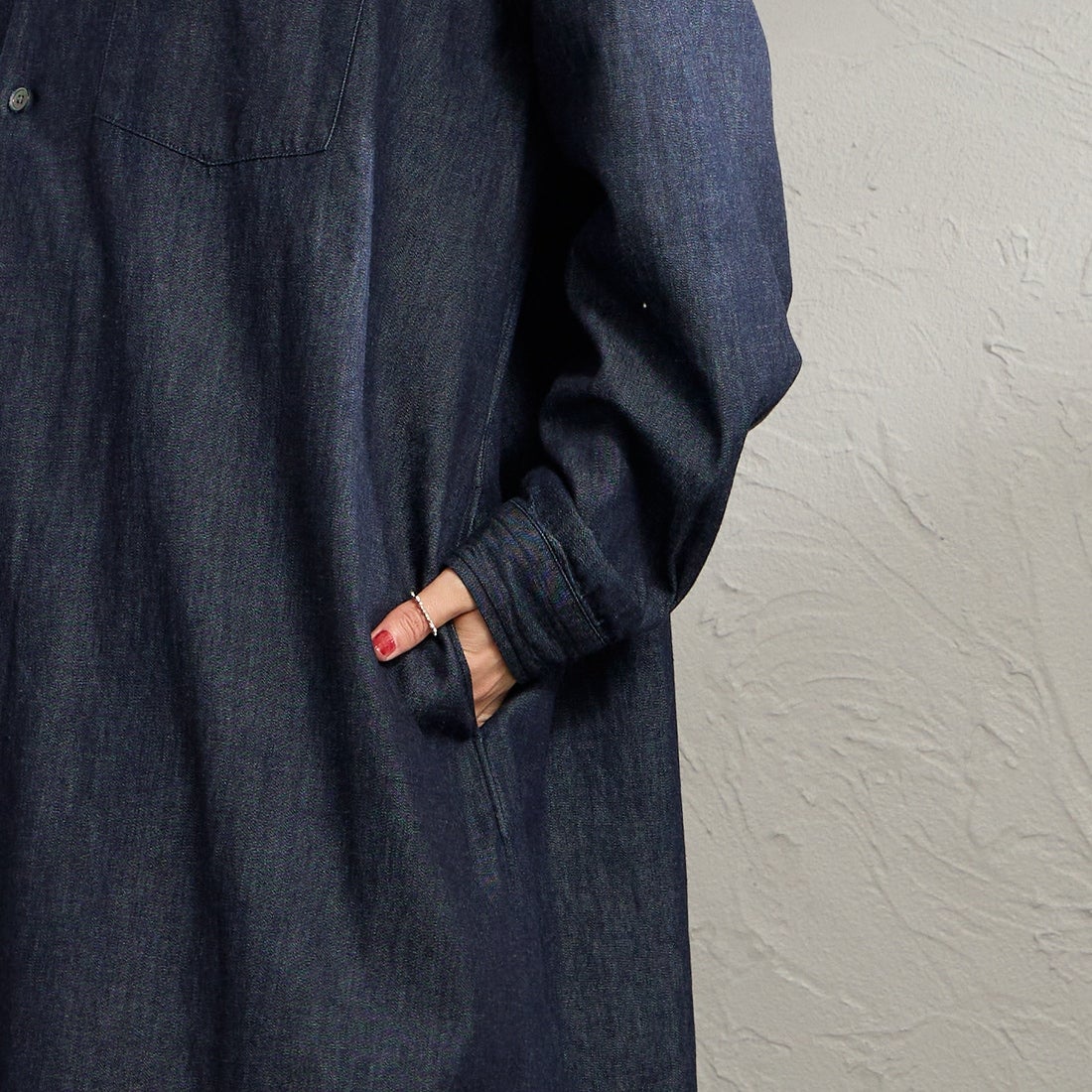 DANTON [ダントン] デニムダンガリー レギュラーカラーシャツワンピース [DT-G0115DUG] INDIGO &&モデル身長：158cm 着用サイズ：36&&