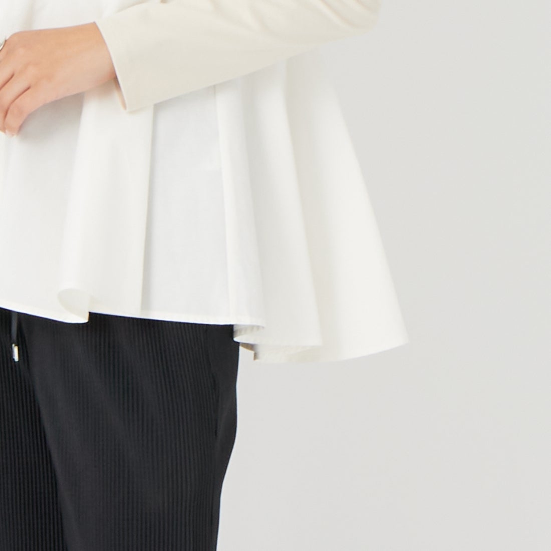 USINE [ユジーヌ] 接触冷感ポンチペプラムトップス [21267072] 033 ﾍﾞｰｼﾞｭ &&モデル身長：162cm 着用サイズ：F&&