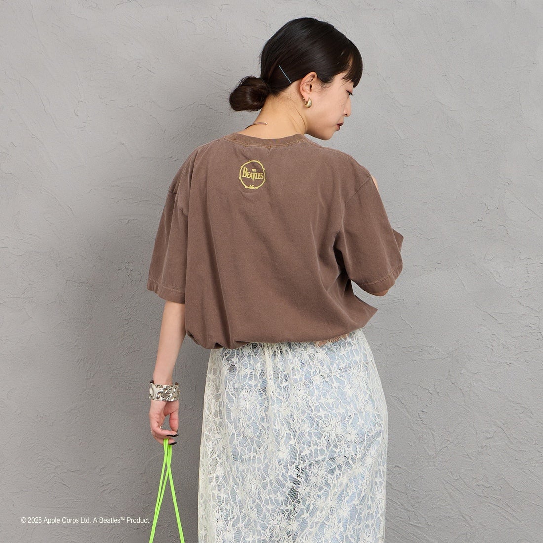 GOOD ROCK SPEED [グッドロックスピード] 別注 THE BEATLES ロックプリントTシャツ [INTN-061-JF] BROWN &&モデル身長：150cm 着用サイズ：M&&
