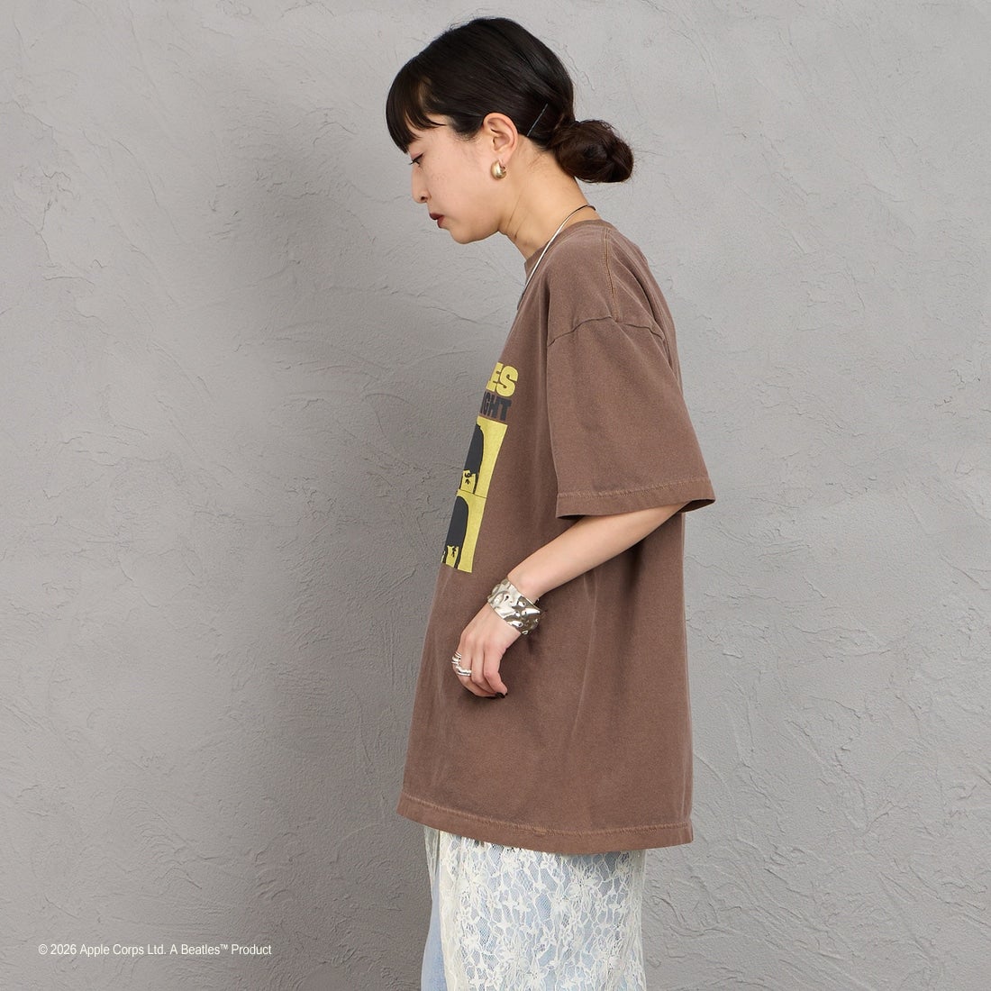 GOOD ROCK SPEED [グッドロックスピード] 別注 THE BEATLES ロックプリントTシャツ [INTN-061-JF] BROWN &&モデル身長：150cm 着用サイズ：M&&