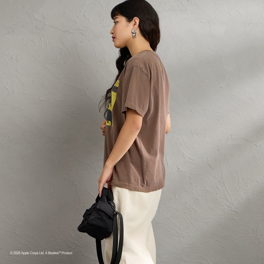 GOOD ROCK SPEED [グッドロックスピード] 別注 THE BEATLES ロックプリントTシャツ [INTN-061-JF] BROWN &&モデル身長：162cm 着用サイズ：M&&