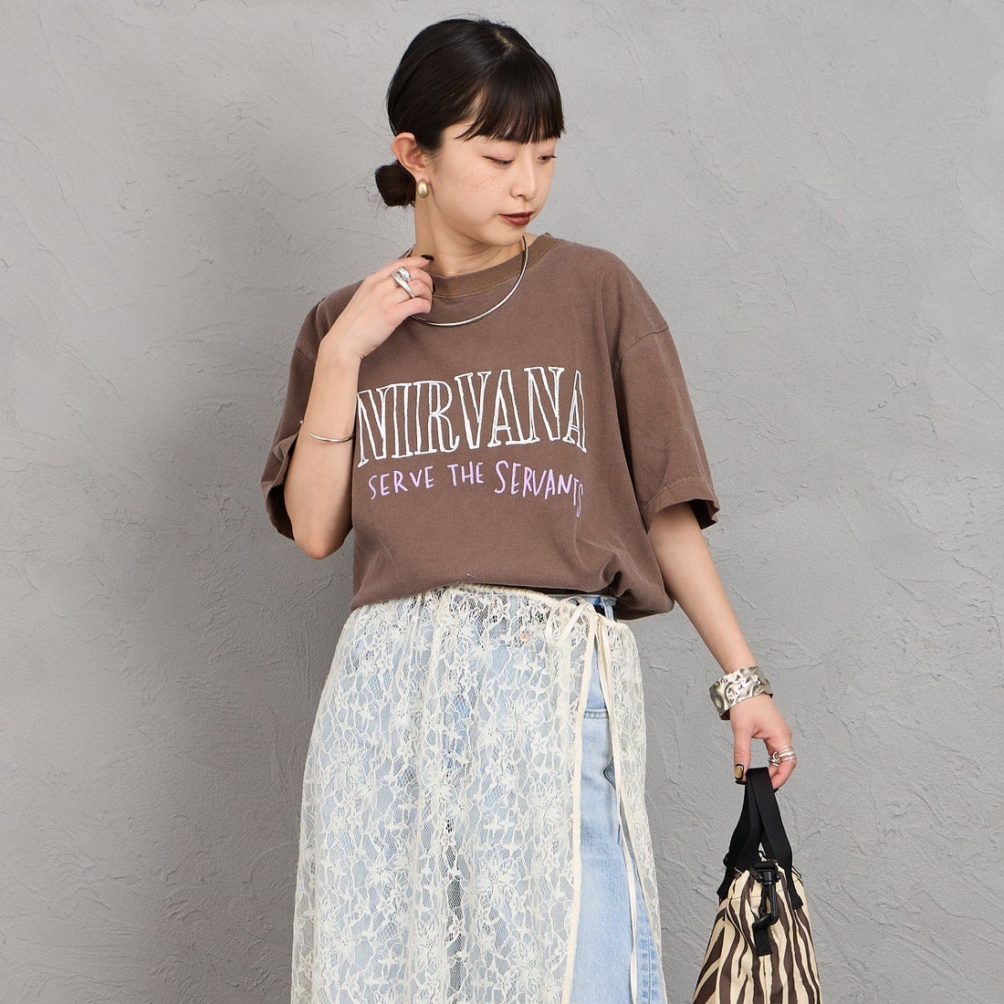GOOD ROCK SPEED [グッドロックスピード] 別注 NIRVANA ロックプリントTシャツ [INTN-066-JF] BROWN &&モデル身長：150cm 着用サイズ：M&&