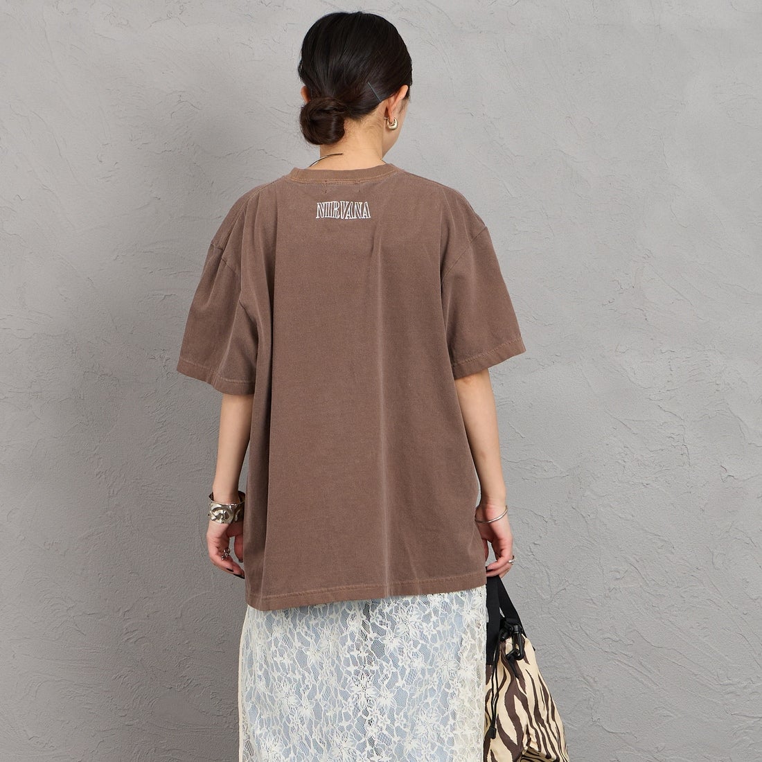 GOOD ROCK SPEED [グッドロックスピード] 別注 NIRVANA ロックプリントTシャツ [INTN-066-JF] BROWN &&モデル身長：150cm 着用サイズ：M&&