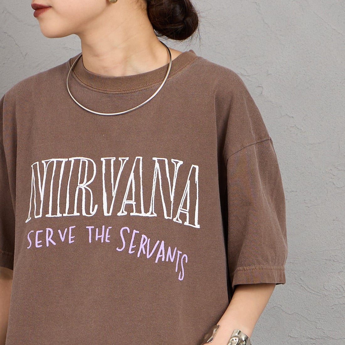 GOOD ROCK SPEED [グッドロックスピード] 別注 NIRVANA ロックプリントTシャツ [INTN-066-JF] BROWN &&モデル身長：150cm 着用サイズ：M&&
