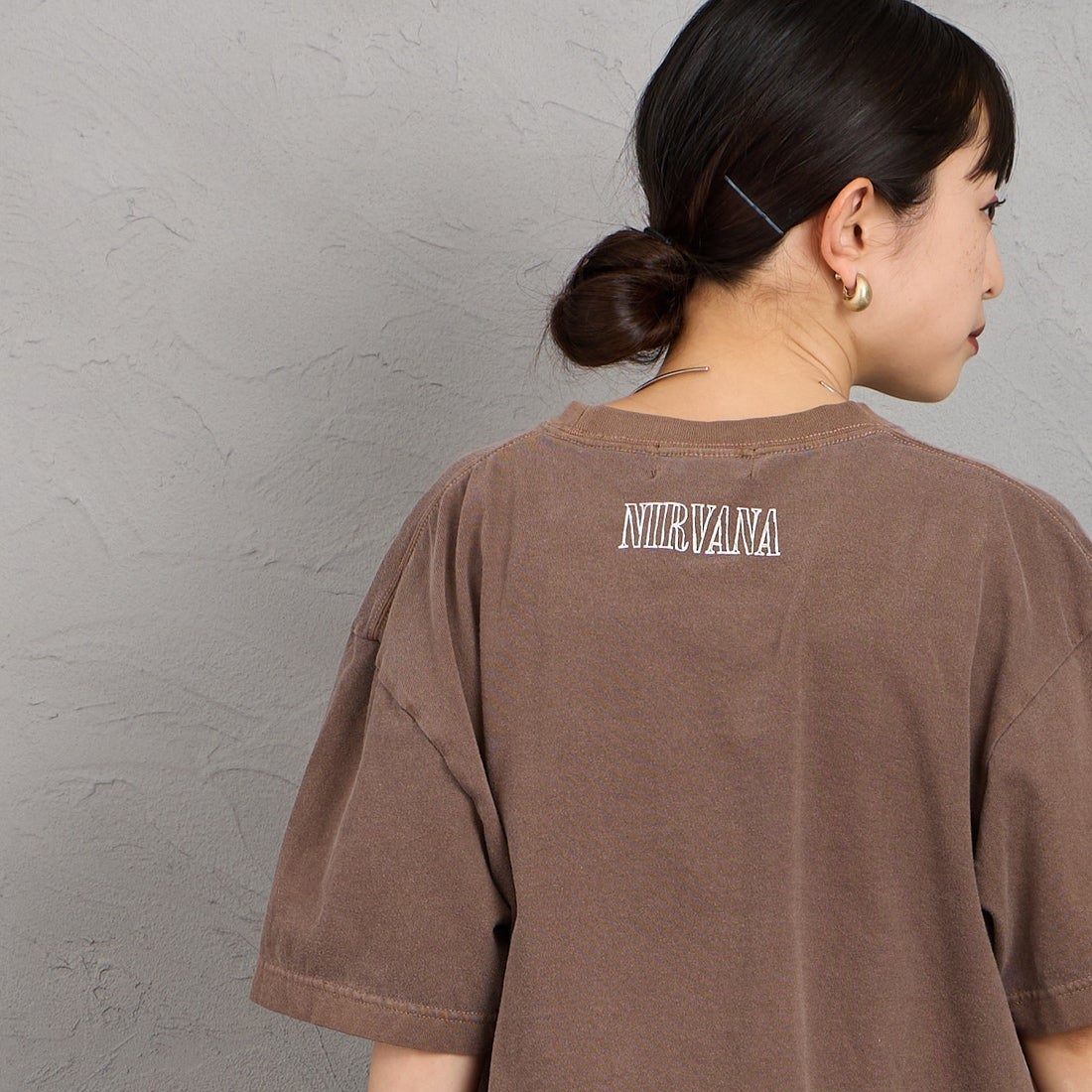 GOOD ROCK SPEED [グッドロックスピード] 別注 NIRVANA ロックプリントTシャツ [INTN-066-JF] BROWN &&モデル身長：150cm 着用サイズ：M&&