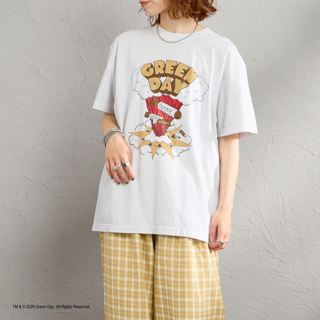 GOOD ROCK SPEED [グッドロックスピード] 別注 GREEN DAY ロックプリントTシャツ [INTN-065-JF] LT.GRAY &&モデル身長：158cm 着用サイズ：M&&PEED [グッドロックスピード] 別注 GREEN DAY ロックプリントTシャツ [INTN-065-JF] LT.GRAY