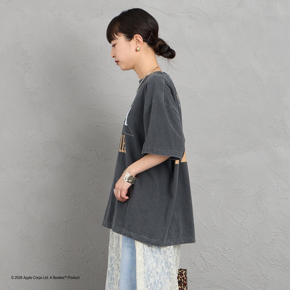 GOOD ROCK SPEED [グッドロックスピード] 別注 THE BEATLES ロックプリントTシャツ [INTN-062-JF] CHARCOAL &&モデル身長：150cm 着用サイズ：M&&