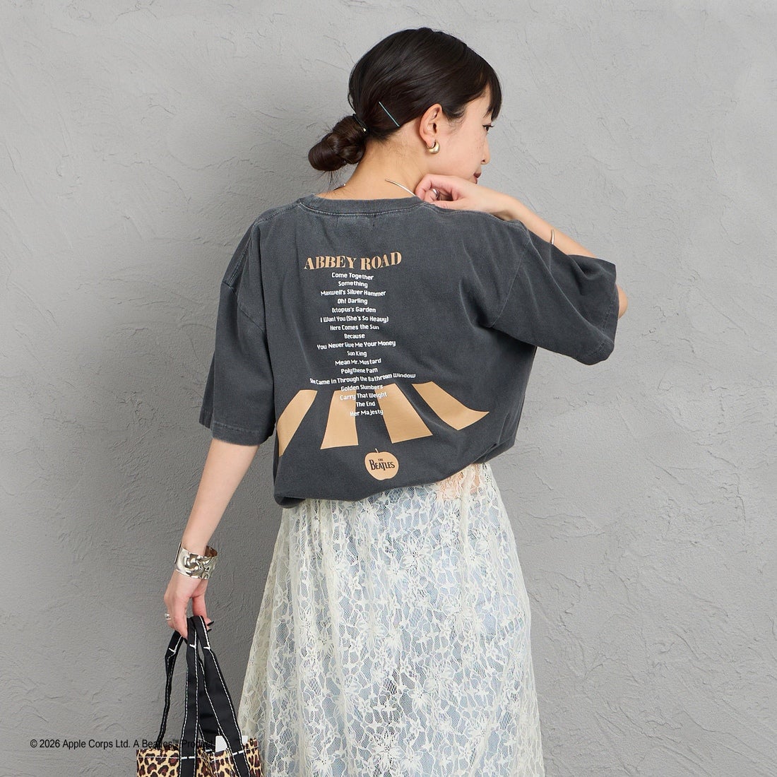 GOOD ROCK SPEED [グッドロックスピード] 別注 THE BEATLES ロックプリントTシャツ [INTN-062-JF] CHARCOAL &&モデル身長：150cm 着用サイズ：M&&