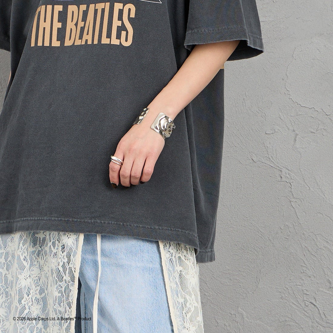 GOOD ROCK SPEED [グッドロックスピード] 別注 THE BEATLES ロックプリントTシャツ [INTN-062-JF] CHARCOAL &&モデル身長：150cm 着用サイズ：M&&