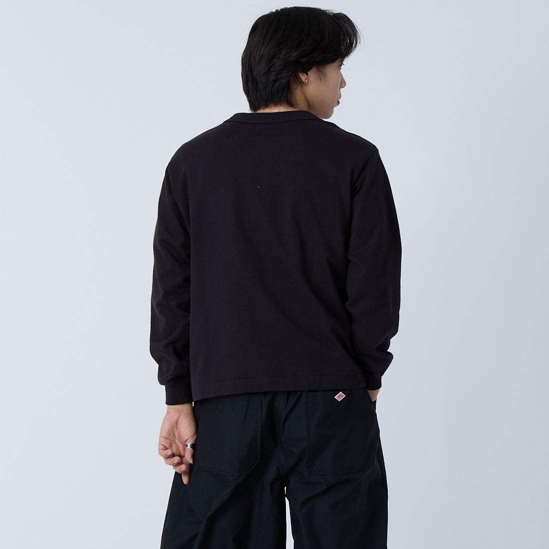 DANTON [ダントン] コットンテリー Vネックカーディガン [DT-C0406CIN] CHARCOAL &&モデル身長：179cm 着用サイズ：38&&